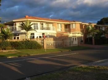 Lake Haven Motor Inn Gorokan Kültér fotó